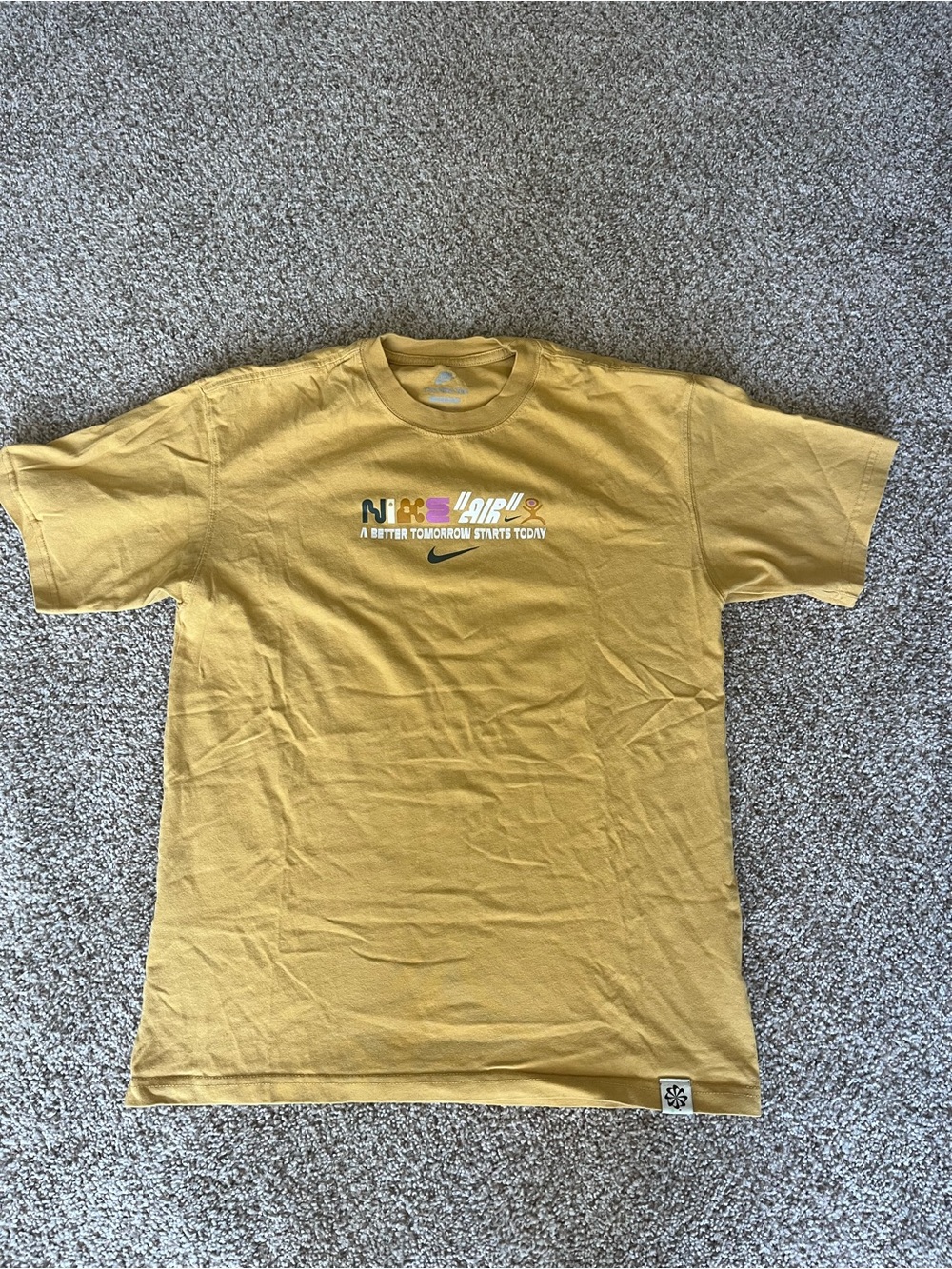Nike Men’s Yellow Graphic Short-Sleeve T-Shirt